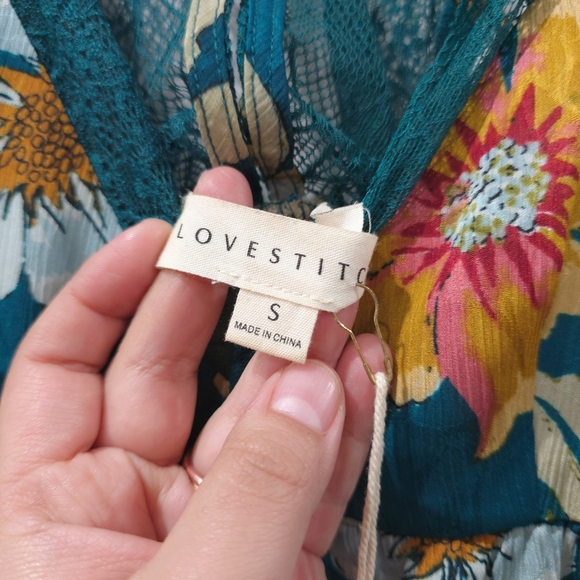 ✨️4/$20. Spring Floral Teal Sleeveless Cami Top, Lace Detail, Back Button Detail - Picture 6 of 16